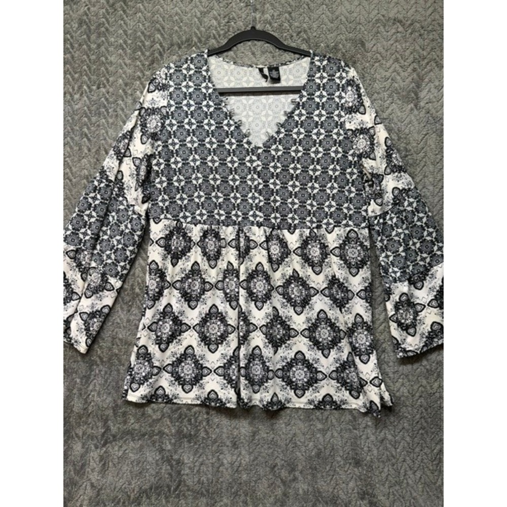 New Directions Curvy Medallion Tile Print V-Neck Bell Sleeve Tunic 0739